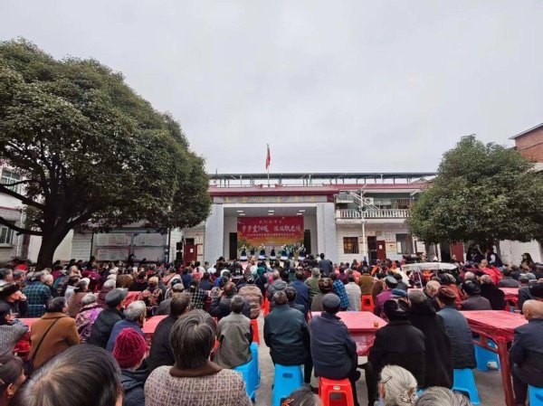 融智和 普定县马官社区：第35届重阳敬老文艺活动温情举办 传递关怀弘扬美德